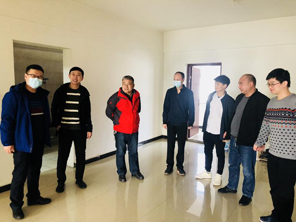 承德蘇墾銀河黨政工團領(lǐng)導(dǎo)春節(jié)期間慰問留承過年員工(圖3)
