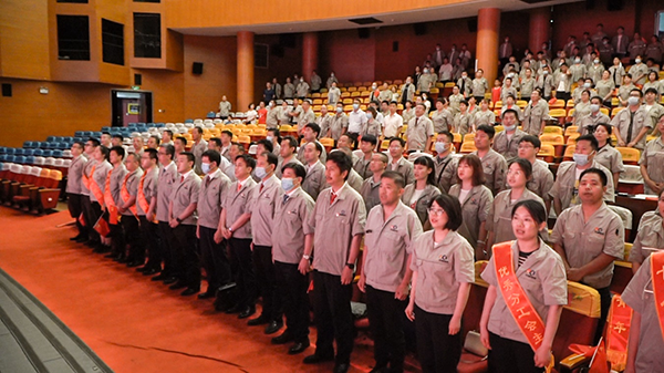 奮斗百年路  起航新征程 承德蘇墾銀河黨委召開(kāi)慶祝中國(guó)共產(chǎn)黨建黨100周年 暨七一表彰大會(huì)(圖1)